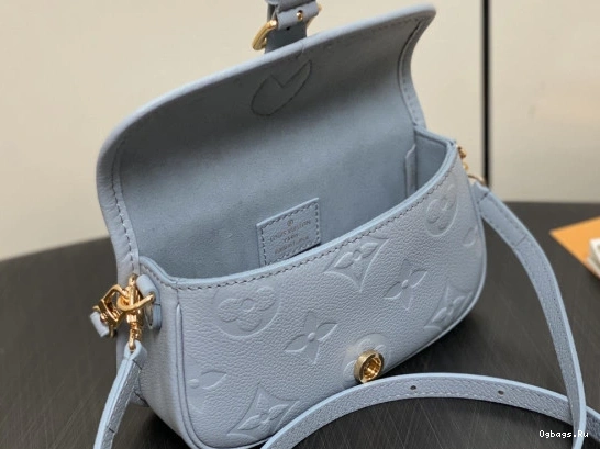 VUITTON LOUIS Diane-19*10.5*6 CM Nano 0302